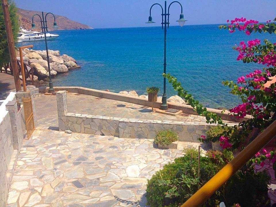 Spiros Apartments Livadia  Exterior photo