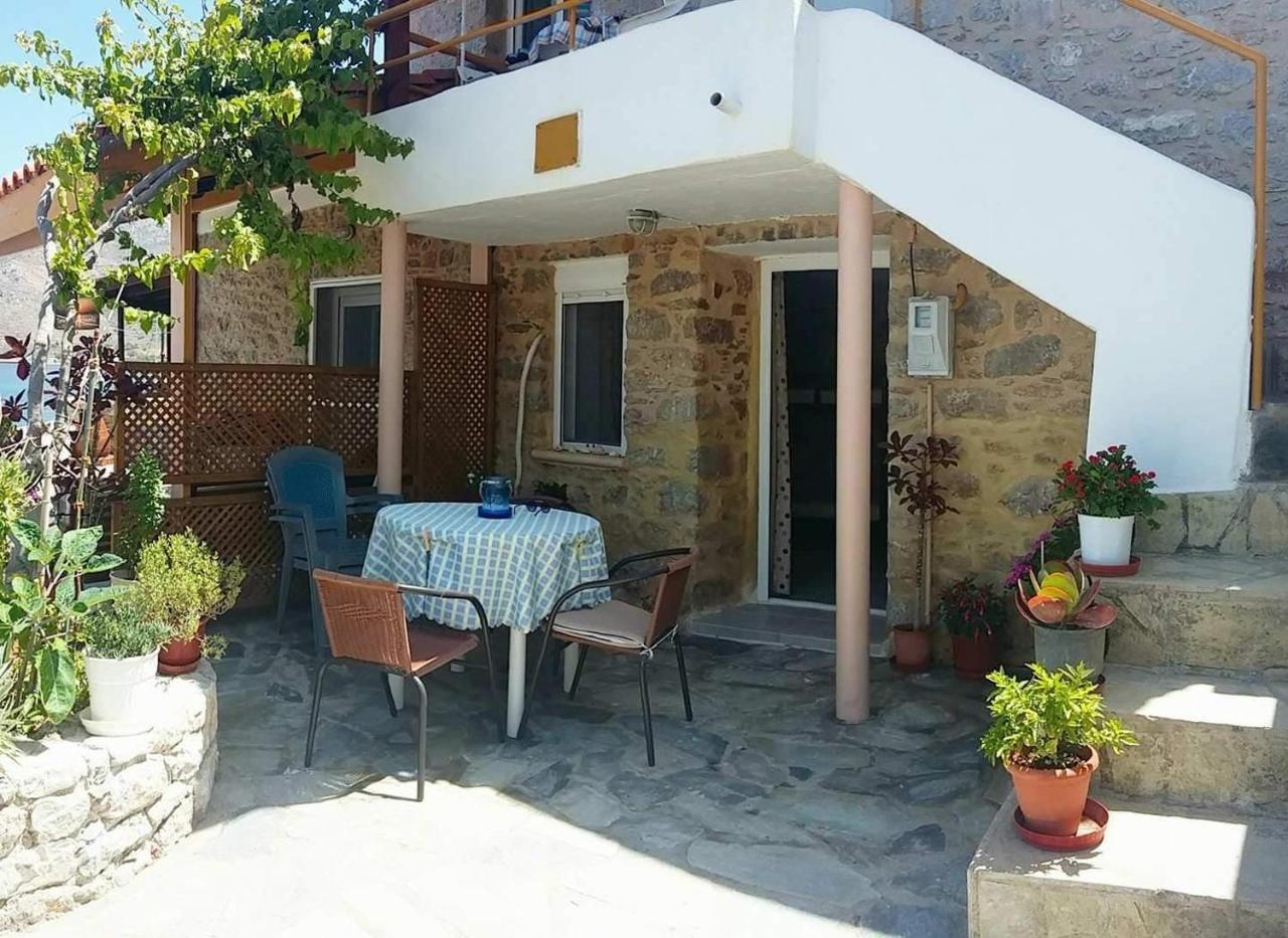 Spiros Apartments Livadia  Exterior photo